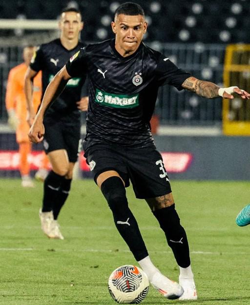 Kervin Arriaga destaca en triunfo del Partizán de Belgrado en la Liga de Serbia.