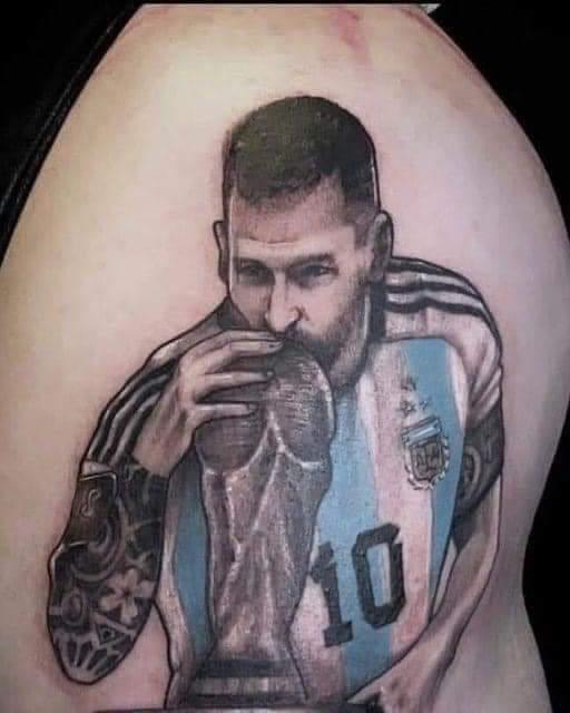 Tremenda locura: los increíbles tatuajes sobre Messi luego de ganar con Argentina el Mundial de Qatar y el ‘‘qué mirás, bobo’’