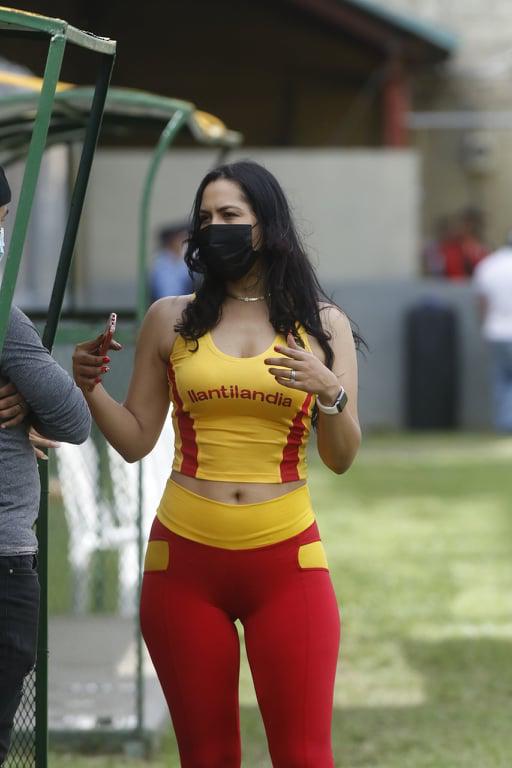 Las fotos más curiosas que dejó la jornada 5: chicas bellas, Héctor Vargas en el Morazán ¡y sub-20 de Victoria debuta sin jugar!