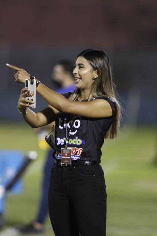 No se vio en TV: La jefa de mercadeo del Vida deslumbra, el festejo de los cocoteros y belleza en los estadios