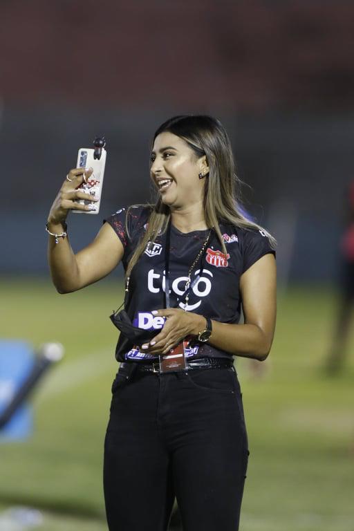 No se vio en TV: La jefa de mercadeo del Vida deslumbra, el festejo de los cocoteros y belleza en los estadios