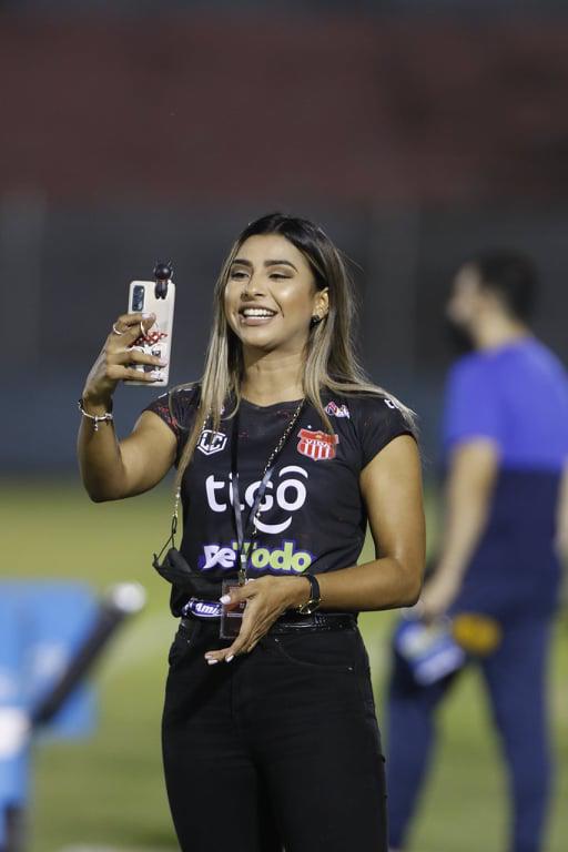 No se vio en TV: La jefa de mercadeo del Vida deslumbra, el festejo de los cocoteros y belleza en los estadios