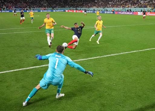 Terrible fallo de Mbappé frente al marco y aún no se estrena en el Mundial de Qatar 2022