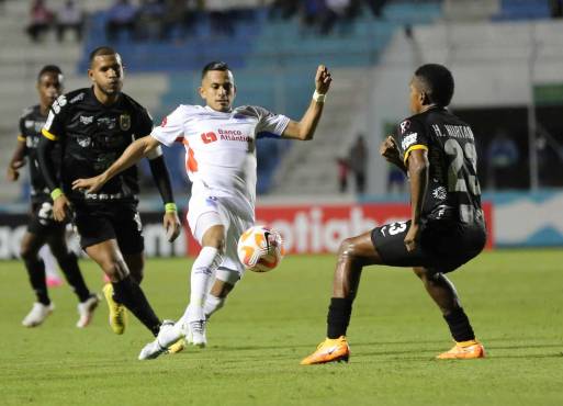 Olimpia, el campeón centroamericano, es frenado por un respondón CAI que sacó petróleo del Nacional