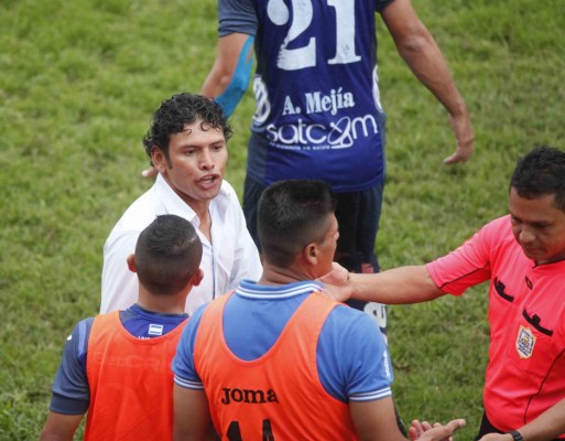 Grandes futbolistas hondureños sin suerte o alejados de la dirección técnica