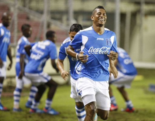 La Selección reconoció este jueves por la noche el estadio Rommel Fernández.