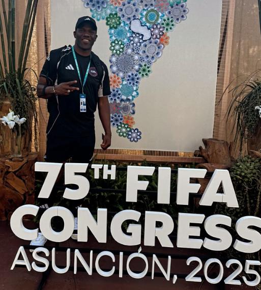 David Suazo se 'codea' con estrellas en congreso de la FIFA en Paraguay: Ha sido una experiencia maravillosa