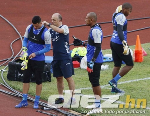 Así fue el entrenamiento de Honduras: Los tenis 'Air Jordan' de Elis, Arnold se entrena y Coito se luce