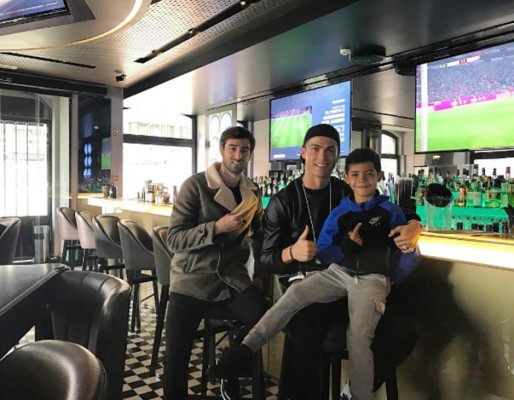 ¡Ejemplar! Cristiano Ronaldo educa a su hijo para que siga sus pasos