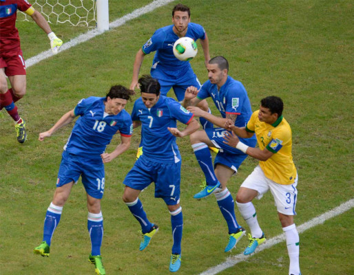 Brasil vs Italia por Copa Confederaciones.