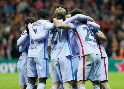 ¡Xavineta onfire! Barcelona vence al Galatasaray y avanza a los cuartos de la Europa League antes del Clásico contra Real Madrid