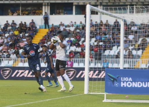 Buba López es una verdadera muralla en el arco aurinegra.