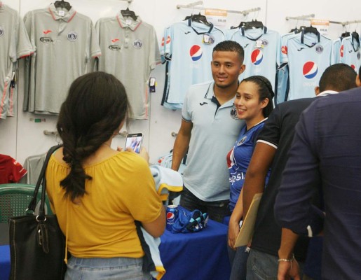 FOTOS: Motagua comparte con su afición antes del duelo contra Olimpia
