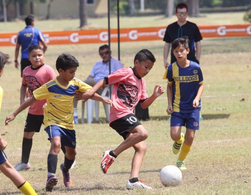 Pequeños derrocharon talento en el Soccer Festival en La Lima