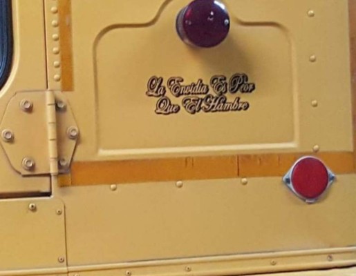 ¡Para morirse de la risa! Los insólitos mensajes que se ven en buses y taxis de Honduras