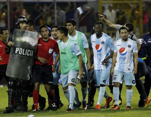 Las sorprendentes imágenes que no viste por tv en juego de Real España ante Motagua