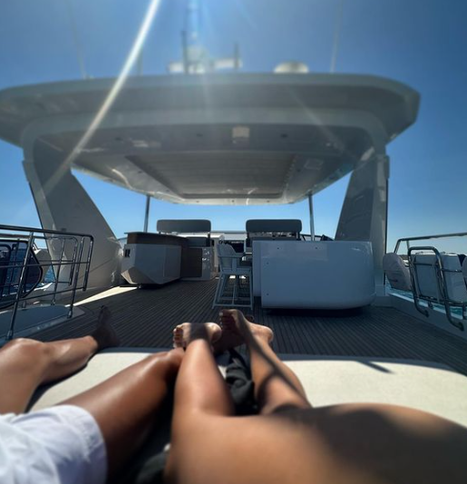 Georgina Rodríguez exhibe sus curvas en las vacaciones con Cristiano Ronaldo: “Los amantes de la playa”