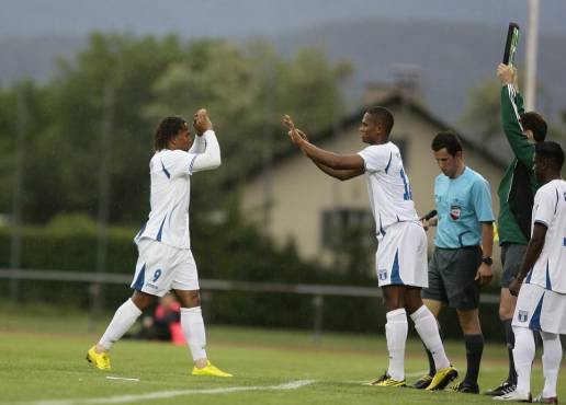 Georgie Welcome ingresando de cambio por Carlos Pavón en un amistoso previo al Mundial del 2010.