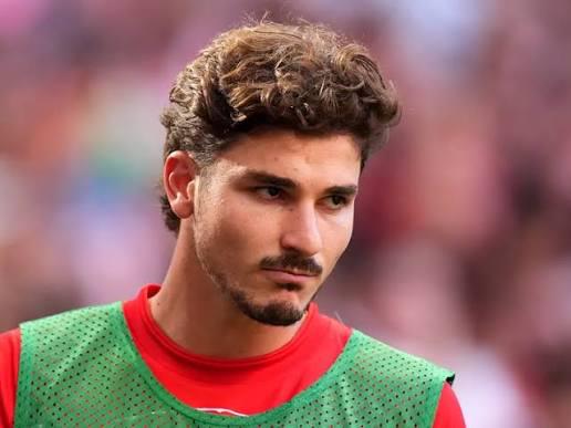 El motivo extradeportivo por el que Julián no vuelve a la Premier: Solo su esposa...