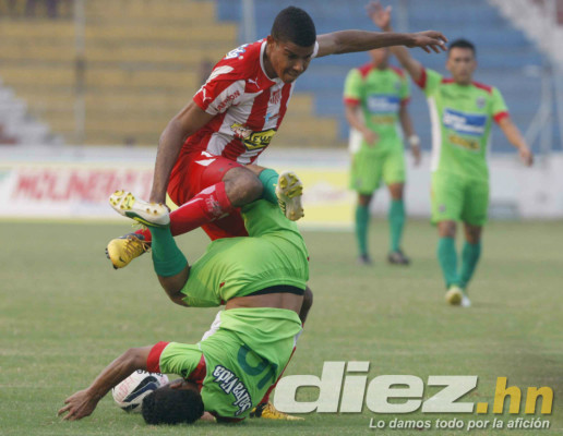 Polémico juego en La Ceiba Vida-Marathón