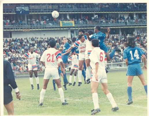 Fotos memorables de los clásicos Olimpia-Motagua