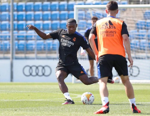 Así fue el primer entrenamiento de Alaba en el Real Madrid: Su mejor amigo y risas con Ancelotti