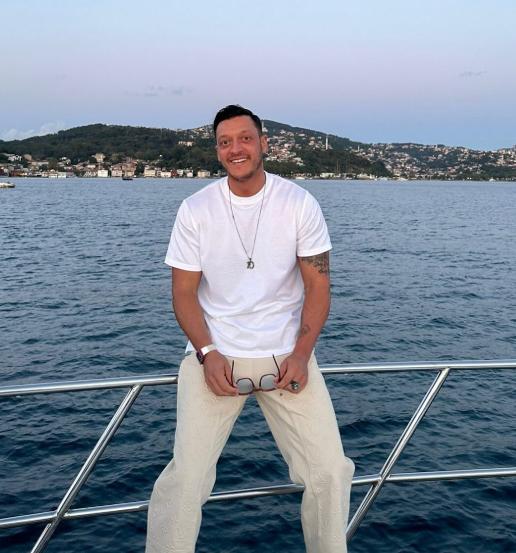 Mesut Ozil sigue sorprendiendo: brutal cambio físico y su nueva vida en Turquía alejado del fútbol