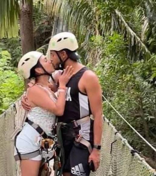 Tremendo beso de Marcelo Pereira en Roatán: Así disfrutaron las vacaciones los futbolistas de Honduras