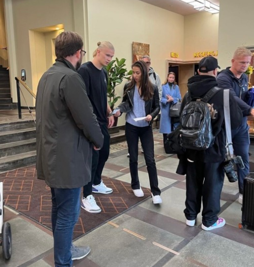 Haaland está enamorado: así es la preciosa futbolista que conquistó al noruego y la pasan juntos en España