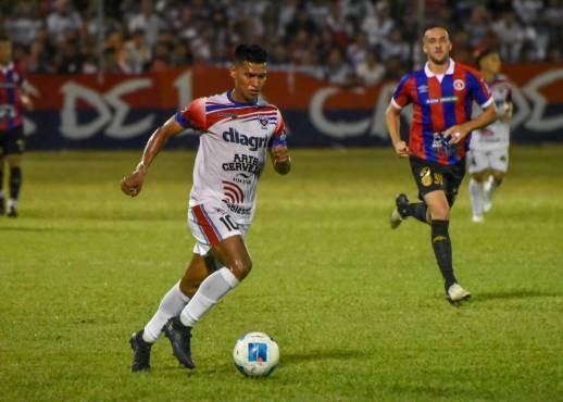 Luis Ángel Firpo es el líder general en el fútbol de El Salvador.
