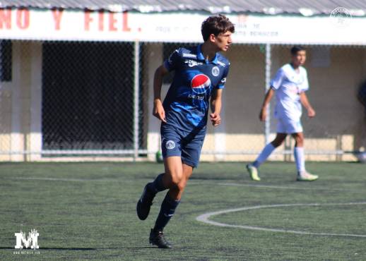 Mathías Vazquez, hijo de Diego Vazquez, fue convocado para el partido de hoy.
