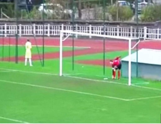 ¡Qué incómodo! Futbolistas que necesitaron un baño en pleno partido; Aubameyang, el último