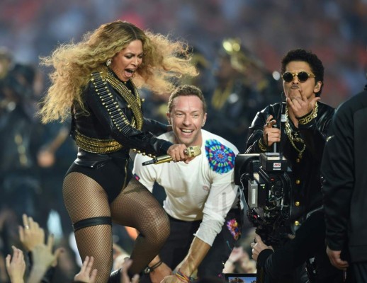 Beyoncé, la reina que brilló en el Super Bowl junto a Bruno Mars y Coldplay
