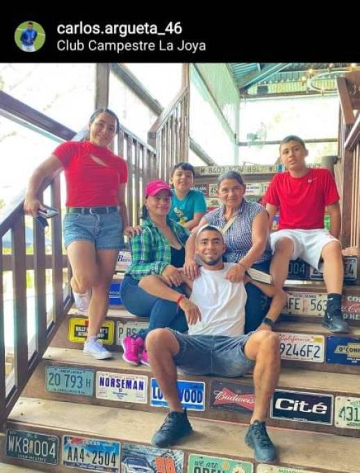 Tremendo beso de Marcelo Pereira en Roatán: Así disfrutaron las vacaciones los futbolistas de Honduras