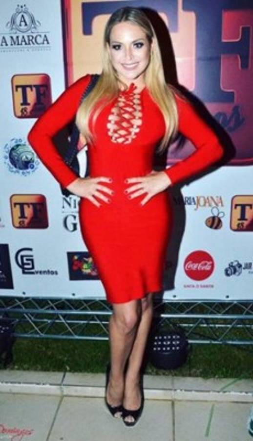 ¡Preciosa modelo rubia lanza ''picante'' promesa si el Chelsea gana la Champions League!