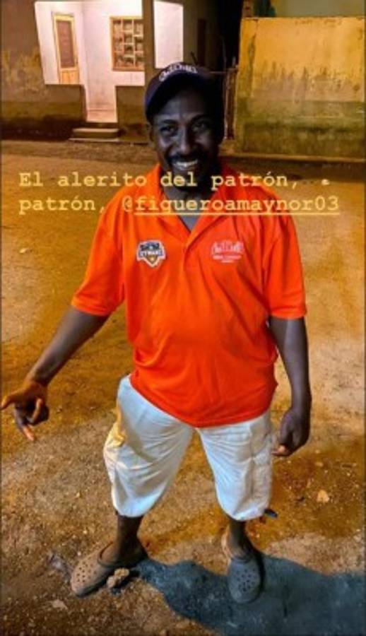 Maynor Figueroa aprovecha sus vacaciones para llevar ayuda a los niños