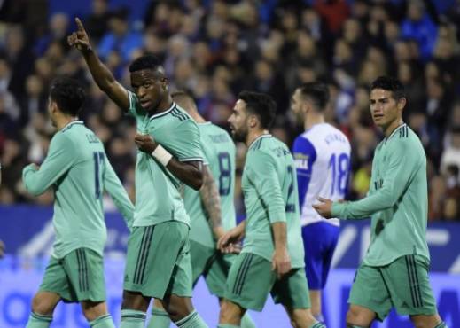 Real Madrid's Brazilian forward Vinicius Junior (2L) celebrates after scoring during the Copa del Rey (King's Cup) football match between Zaragoza and Real Madrid CF at La Romareda stadium in Zaragoza, on January 29, 2020. (Photo by JOSE JORDAN / AFP)
