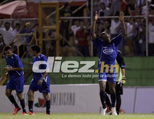 'El Rey' David se retiró del fútbol en un partido en el Morazán.