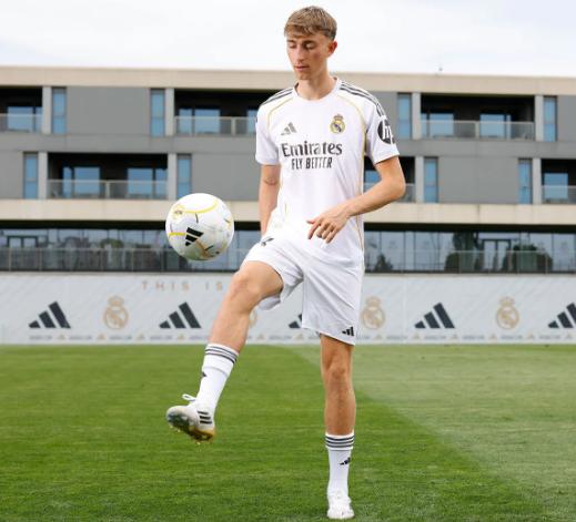 Real Madrid presentó a Huijsen: su contrato, el dorsal que eligió y ya es el defensor más caro en la historia del club