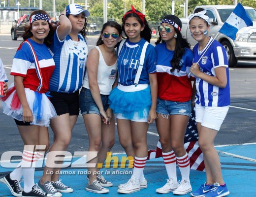 Los aficionados hondureños en el Gillette Stadium de Boston