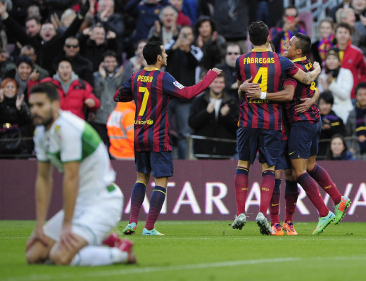 El Barcelona goleó al Elche y sigue líder