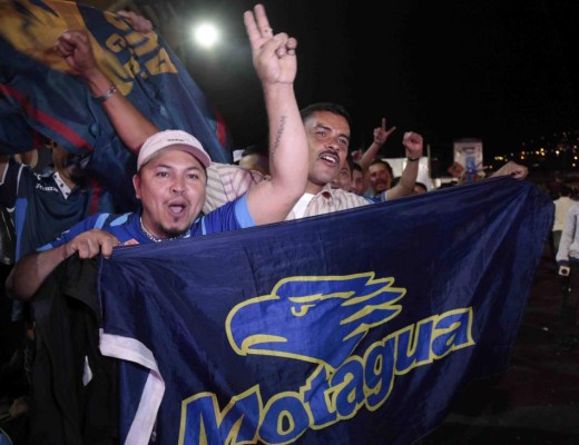 La afición de Motagua se luce al llenar el estadio Nacional
