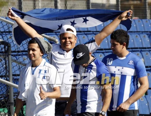 Un 'gringuito' y aficionados acaparan miradas en entreno de Honduras