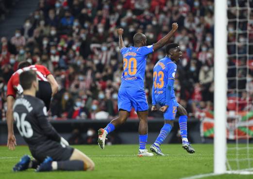 El Valencia consiguió un empate valioso en San Mamés por la ida de las semifinales de la Copa del Rey.