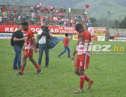 Las desgarradoras fotos de jugadores y afición del Real Sociedad tras el descenso