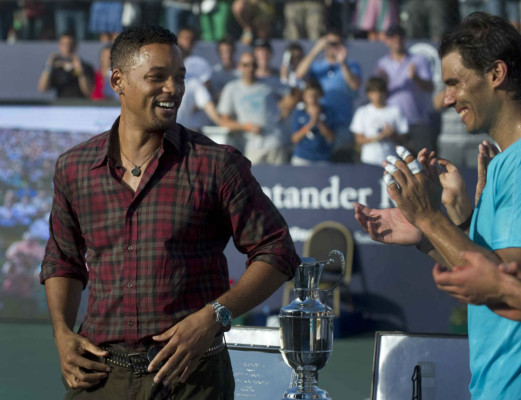 Nadal y Djokovic cierran gira con show de tenis y fútbol en Argentina.