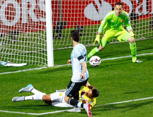 Argentina sufre en penales pero se mete a semifinales de Copa América