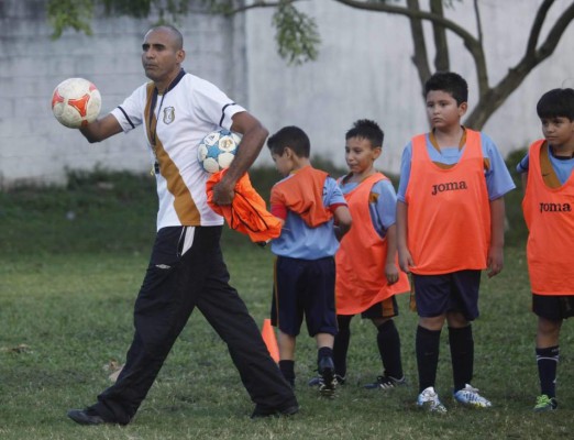 Grandes jugadores hondureños que se retiraron en el anonimato