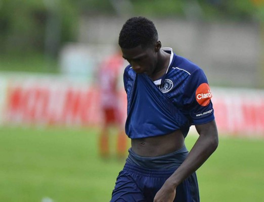 Lo que no se vio en TV: El abrazo de Diego Vázquez con Elencoff y el emotivo adiós de 'Carlón'