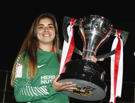 Portera del Real Madrid recibe insultos machistas en Twitter y Asensio sale en su defensa